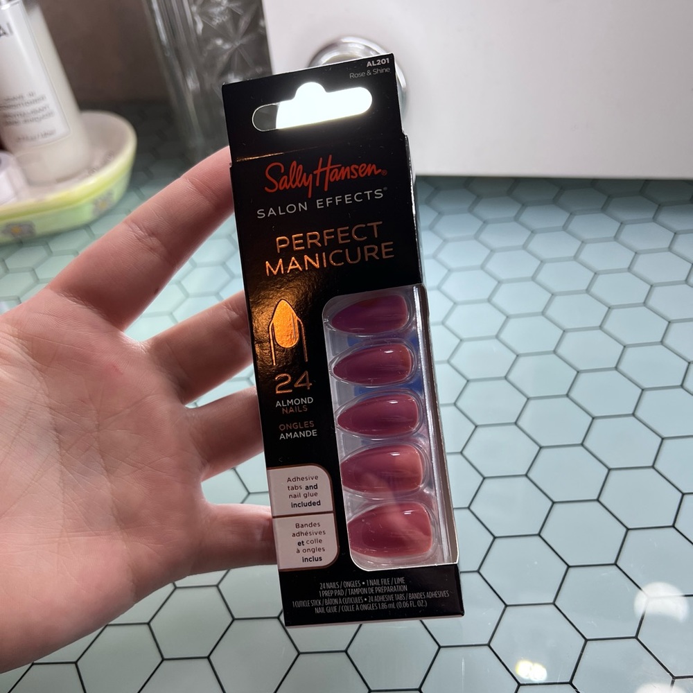 Sally Hansen Almond Shaped Fake / False Nails (press on nails)
